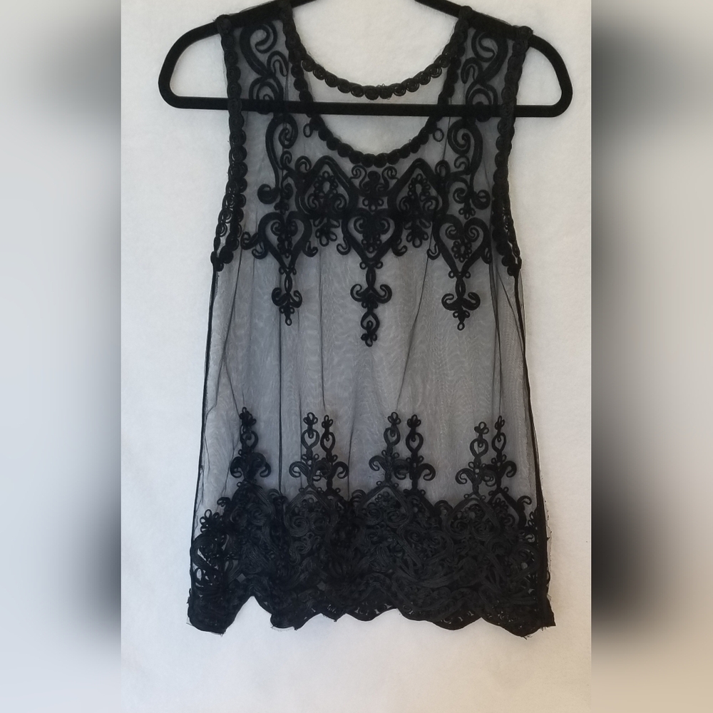 Elegant Black Lace Embroidery Sleeveless Tunic. Size L - Picture 2 of 3